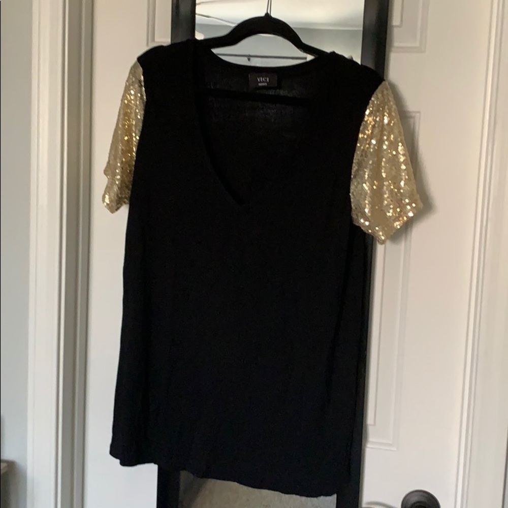 NWOT Vici Stand Out Sequin Tee - Picture 7 of 8